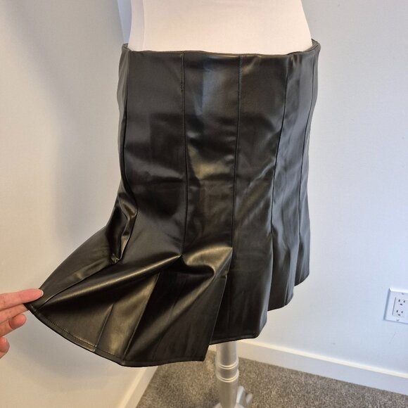 Box pleated Faux Leather Skirt - Picture 2 of 3